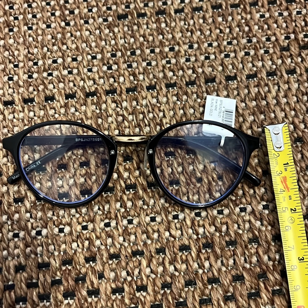 Glasses - Picture 3 of 5